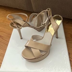 Michael Kors beautiful heels use but in great condition size 10